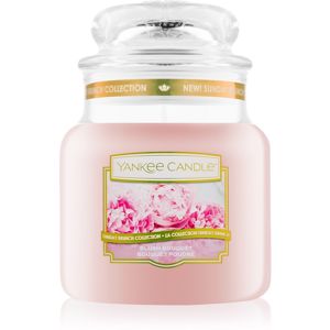 Yankee Candle Blush Bouquet illatos gyertya Classic közepes méret 411 g