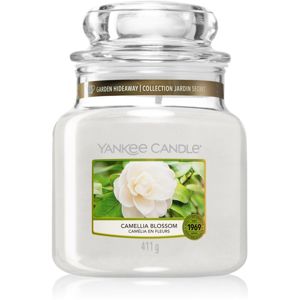 Yankee Candle Camellia Blossom illatos gyertya Classic közepes méret 411 g