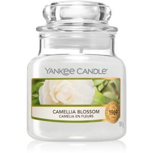 Yankee Candle Camellia Blossom illatos gyertya Classic kis méret 104 g