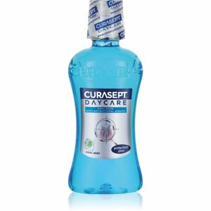 Curasept Daycare Cool Mint szájvíz a száj teljes védelméért és a friss lehelletért 250 ml